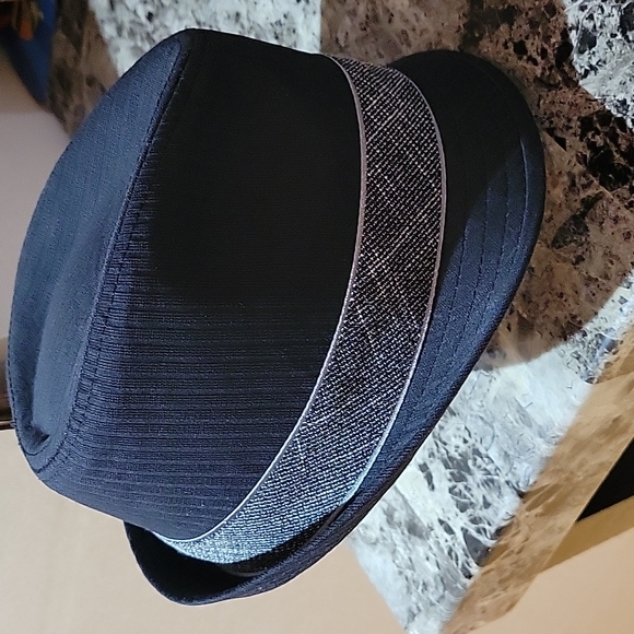 1 CK fadora - Picture 3 of 4